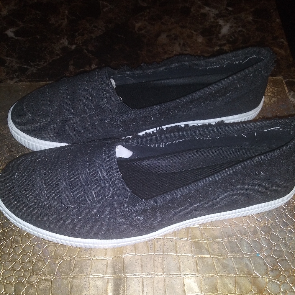 BRAND NEW COMFORT FIT SNEAKERS.SIZE 12